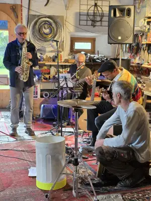 CheBo bei Bea und René in Ardez   2. August 2025 ((link: https://www.c117.ch/ text: Chasa Crusch 117))