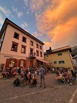 Che Bo im Cafe Ajüz Scuol