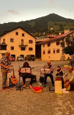 Che Bo im Cafe Ajüz Scuol